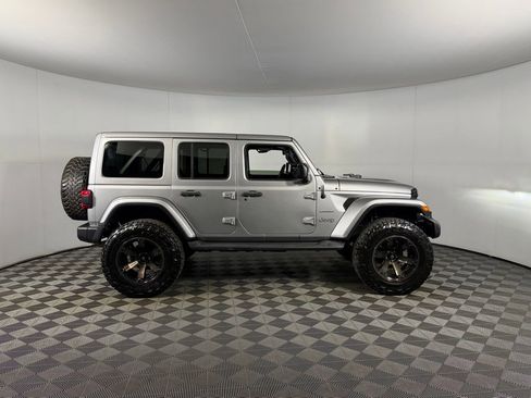 Used 2018 Jeep Wrangler Unlimited Sahara image 4
