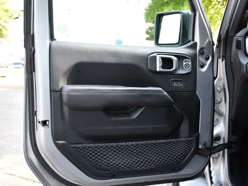Used 2019 Jeep Wrangler Unlimited Sahara AWD/4WD image 15