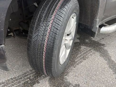 Used 2022 Chevrolet Silverado 1500 Custom image 3