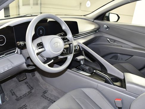 Used 2024 Hyundai Elantra SEL FWD image 2