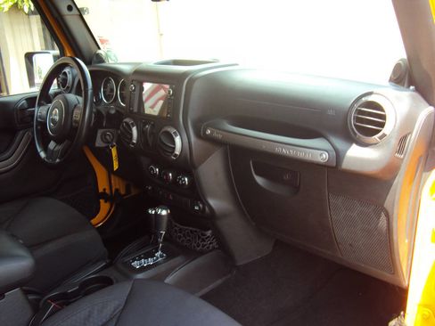 Used 2013 Jeep Wrangler Sport AWD/4WD image 10