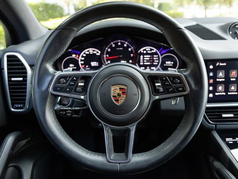 Certified 2023 Porsche Cayenne AWD/4WD image 13