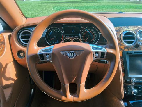 Used 2013 Bentley Flying Spur Flying Spur image 7