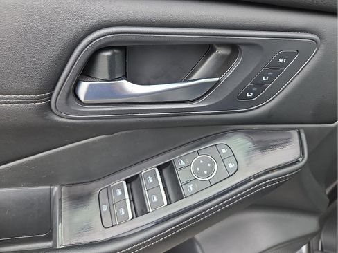 Used 2024 Nissan Rogue SL w/ SL Premium Package image 15