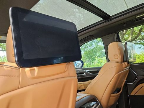 Used 2024 Cadillac Escalade Premium Luxury w/ Performance Package AWD/4WD image 28