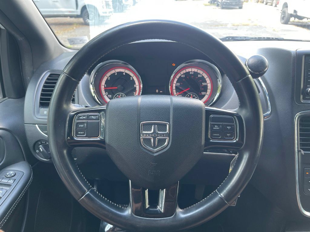 Used 2017 Dodge Grand Caravan SE FWD image 16
