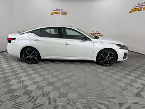 New 2026 Nissan Altima 2.5 SR w/ SR Premium Package FWD image 7