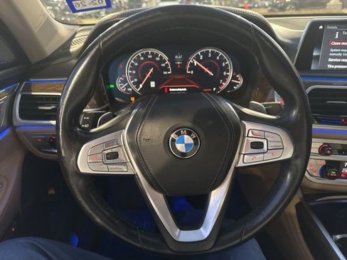 Used 2018 BMW 740i image 5