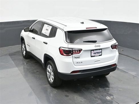 Used 2025 Jeep Compass Sport image 27