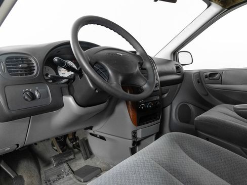 Used 2006 Chrysler Town & Country LX image 14