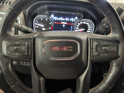 Used 2022 GMC Sierra 3500 AT4 w/ AT4 Preferred Package AWD/4WD image 9