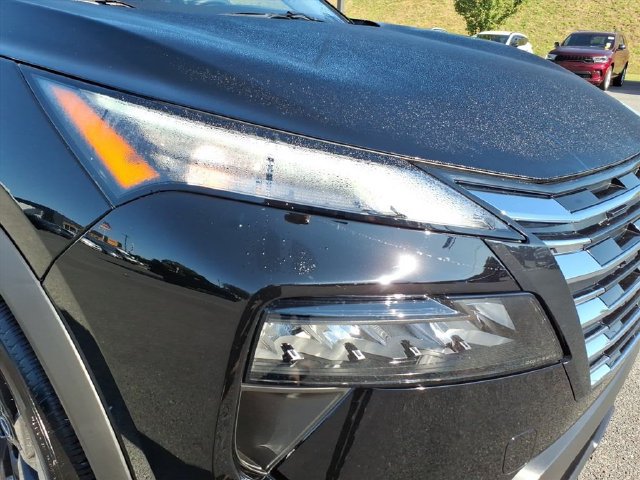 Used 2025 Nissan Rogue SV FWD image 3
