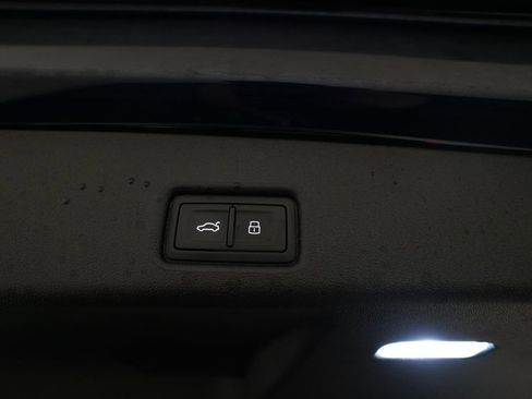 Used 2025 Audi Q5 Premium w/ Convenience Package image 15