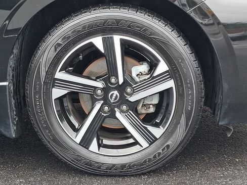 Used 2025 Nissan Sentra SV FWD image 8