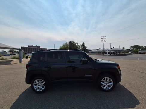 Used 2017 Jeep Renegade Latitude AWD/4WD image 4