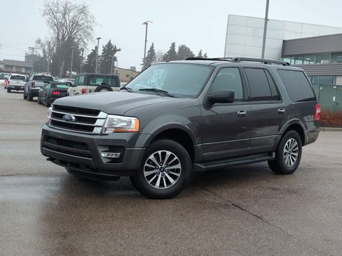 Used 2017 Ford Expedition XLT image 1