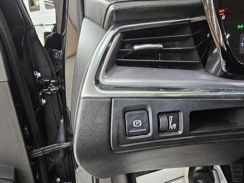 Used 2017 Cadillac XT5 Premium Luxury w/ LPO, Wheel Lock Package image 36