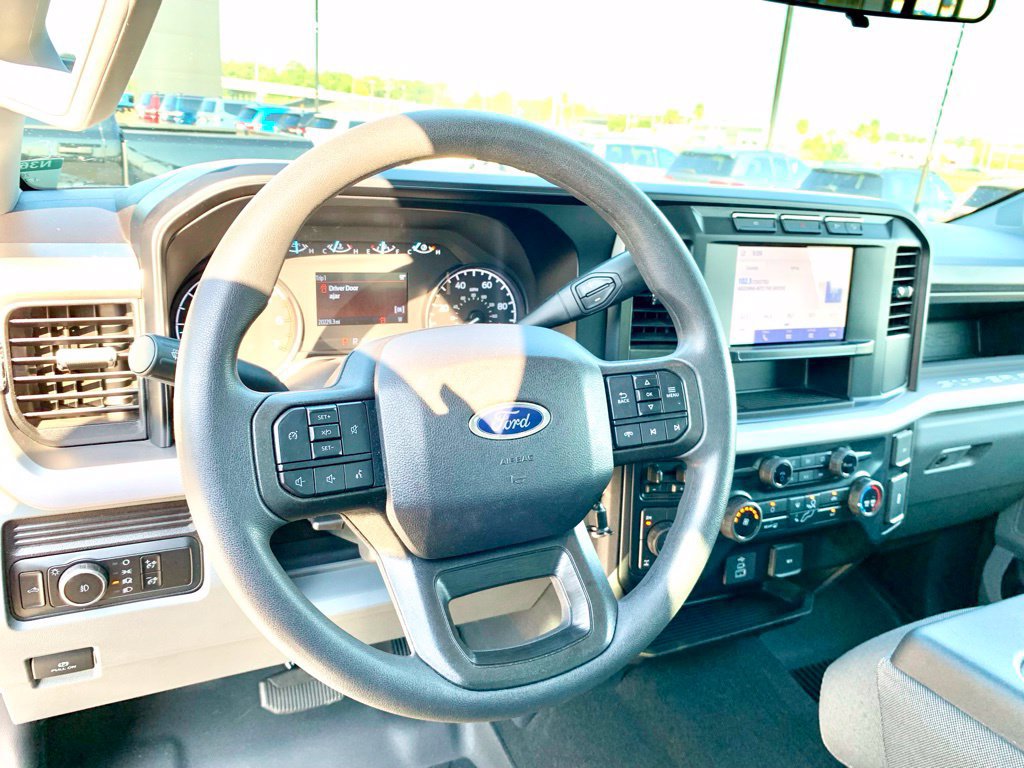 Used 2024 Ford F250 4x4 Crew Cab Super Duty image 14