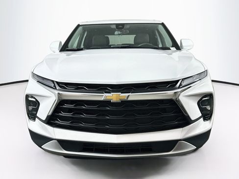 Used 2025 Chevrolet Blazer LT FWD image 2