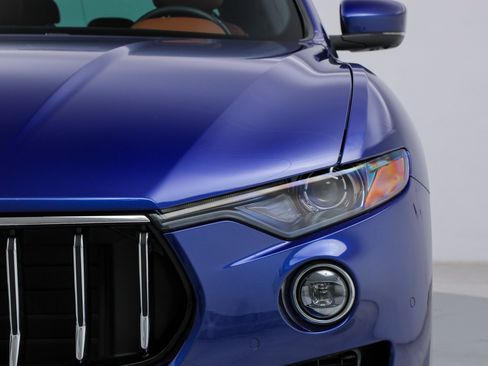 Certified 2023 Maserati Levante GT AWD/4WD image 10