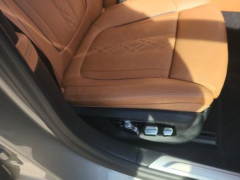 Used 2022 BMW 750i xDrive w/ Executive Package image 30