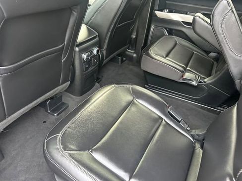 Used 2022 Ford Explorer XLT w/ Equipment Group 202A image 11