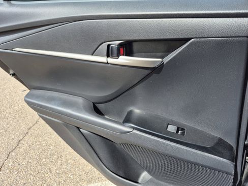 Used 2025 Toyota Camry SE image 19