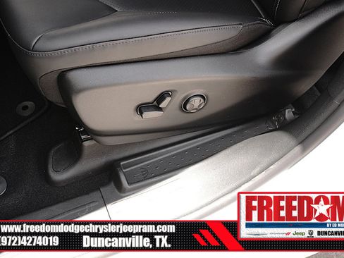 New 2027 Chrysler Pacifica Select AWD/4WD image 37