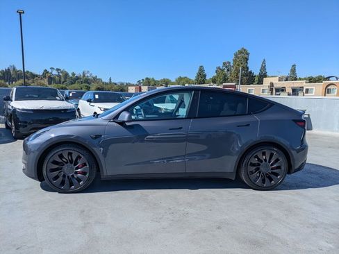 Used 2023 Tesla Model Y Performance AWD/4WD image 9
