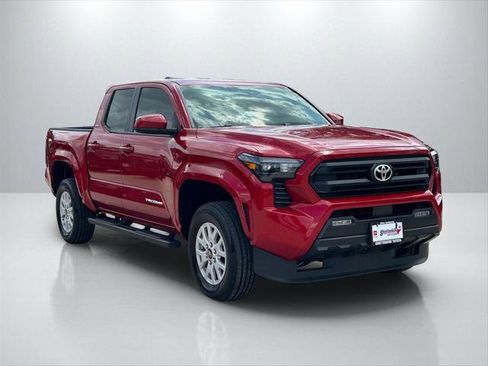Certified 2025 Toyota Tacoma SR5 AWD/4WD image 3
