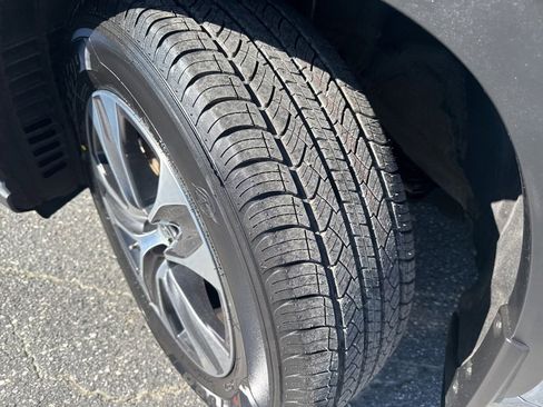 Used 2023 Toyota Highlander XLE image 34