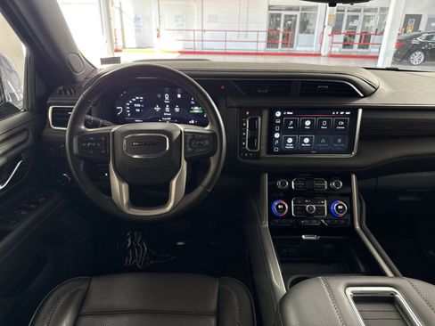 Used 2022 GMC Yukon XL Denali w/ Advanced Technology Package AWD/4WD image 16