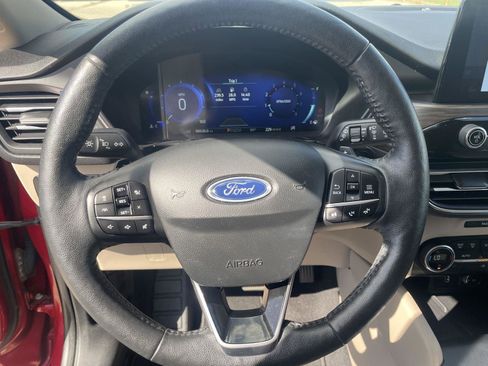 Used 2020 Ford Escape Titanium image 14