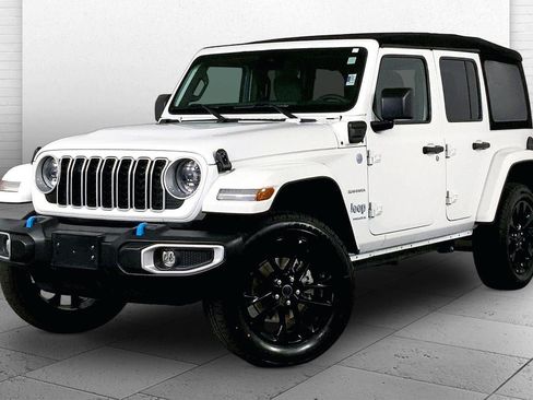 Used 2024 Jeep Wrangler Unlimited Sahara AWD/4WD image 12