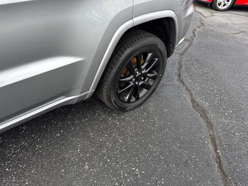 Used 2017 Jeep Grand Cherokee Altitude image 10