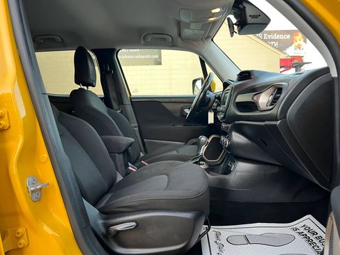 Used 2015 Jeep Renegade Latitude FWD image 20
