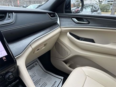 Certified 2023 Jeep Grand Cherokee L Limited w/ Luxury Tech Group II image 35