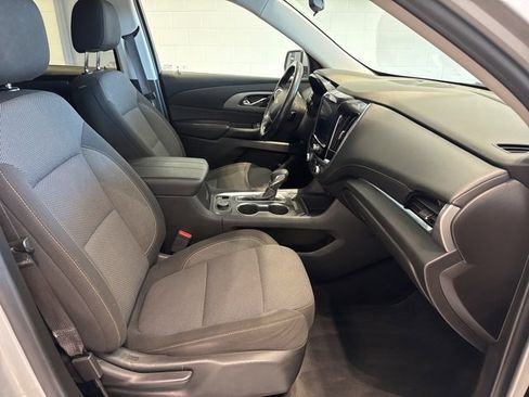 Used 2021 Chevrolet Traverse LT image 13