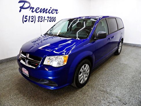 Used 2018 Dodge Grand Caravan SE w/ UConnect Hands-Free Group FWD image 1