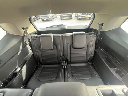 Certified 2025 Volkswagen Atlas SEL image 17