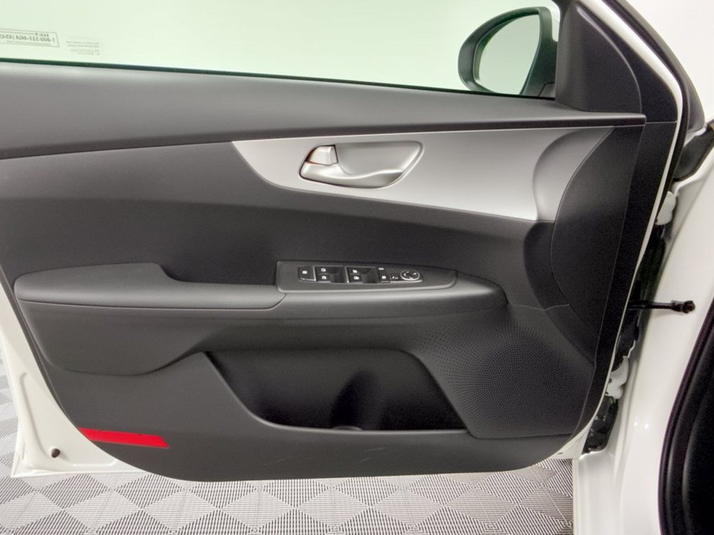 Used 2023 Kia Forte LXS w/ LXS Technology Package FWD image 14