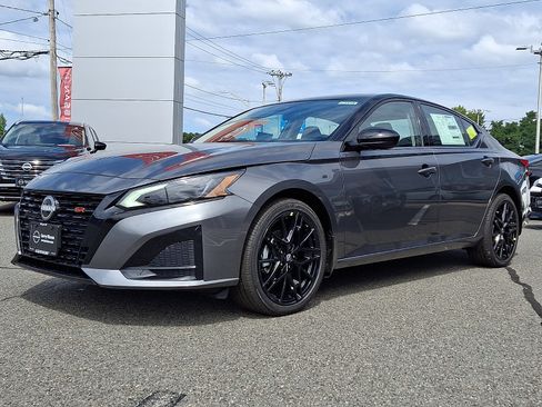 New 2026 Nissan Altima 2.5 SR w/ SR Midnight Edition Package AWD/4WD image 2