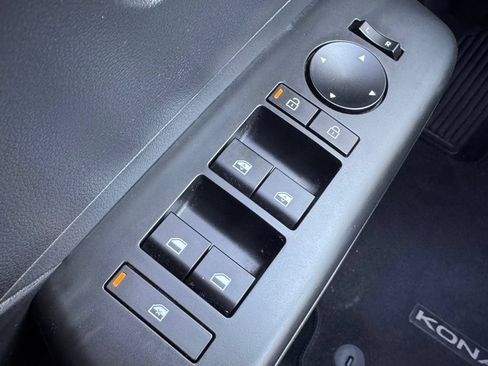 Certified 2025 Hyundai Kona SEL FWD image 22