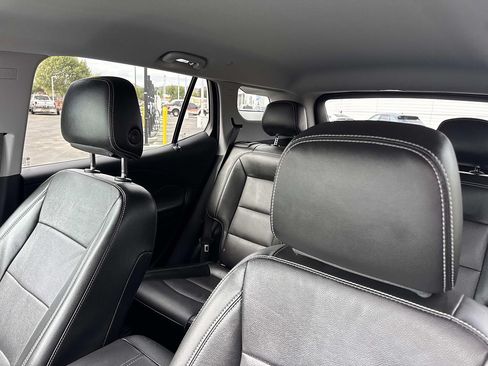 Used 2022 GMC Terrain SLT w/ Infotainment Package II FWD image 21