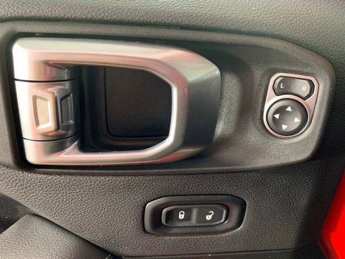 Used 2023 Jeep Wrangler Sahara image 29