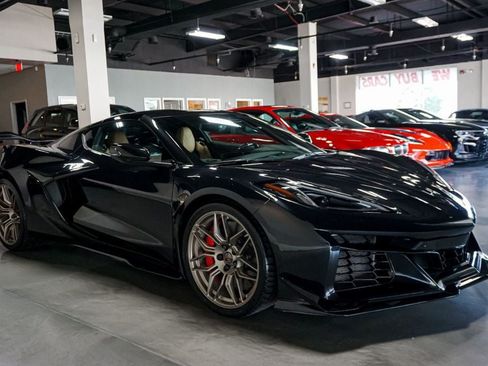 Used 2024 Chevrolet Corvette Z06 w/ Z07 Performance Package RWD image 35