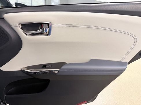 Used 2015 Toyota Avalon Limited FWD image 33
