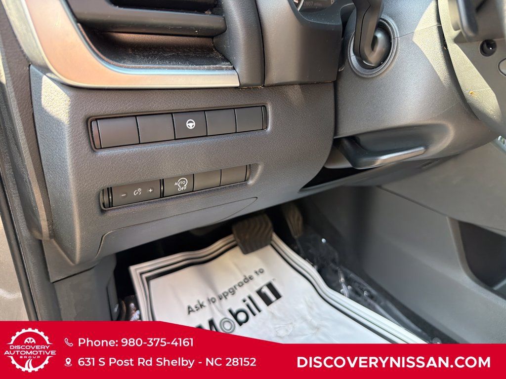 Certified 2023 Nissan Rogue SV FWD image 13