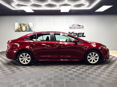 Used 2022 Toyota Corolla LE FWD image 17