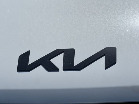 New 2026 Kia Carnival SX FWD image 12